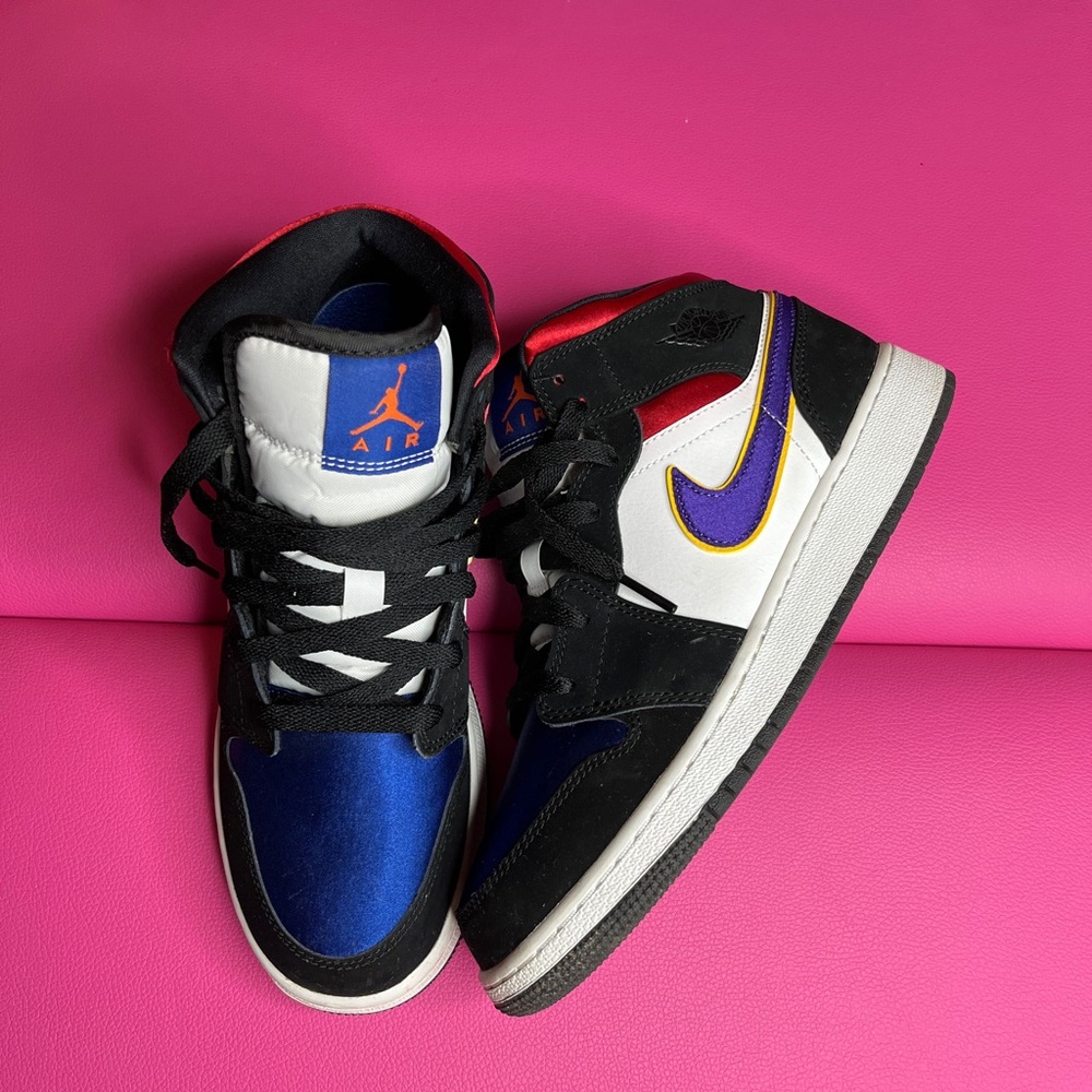 Air Jordans 1 mids SE, rival, size 7 youth